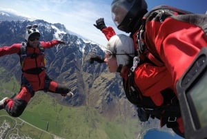 Queenstown: Tandem Skydive from 9,000, 12,000 or 15,000 Feet