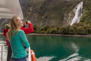 Te Anau: Milford Sound Bus, Cruise, Observatory, & Lunch