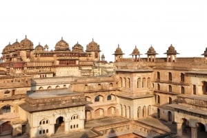 Tour di 12 giorni del triangolo d'oro con Orchha, Khajuraho e Varanasi