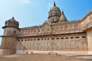 12-tägige Tour durch das Goldene Dreieck mit Orchha, Khajuraho und Varanasi