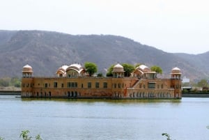 2-Days Jaipur Tour From Delhi with Overnight at Jaipur