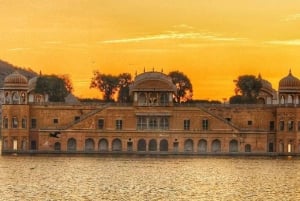 8 Hours Jaipur Sightseeing Tour with Expert Guide by Car