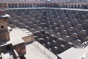 Abhaneri Step Well i Fatehpur Tour z Agra do Jaipur