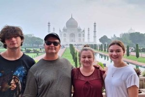 Agra kehyksessä: marmorin majesteettisuudesta joen mystiikkaan