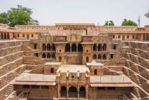 Agra til Jaipur Transfer via Fatehpur Sikri & Stepwell
