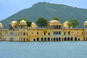 Agra: transfer naar Jaipur via Chand Baori en Fatehpur Sikri