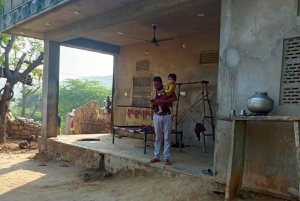 Amer: Caminata Exótica Guiada, Yoga y Visita al Pueblo