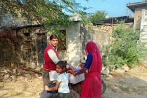 Amer: Caminata Exótica Guiada, Yoga y Visita al Pueblo