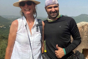 Amer: Caminata Exótica Guiada, Yoga y Visita al Pueblo