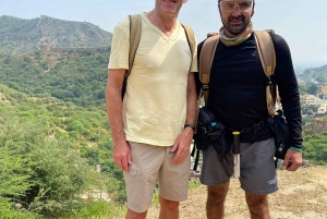 Amer: Caminata Exótica Guiada, Yoga y Visita al Pueblo