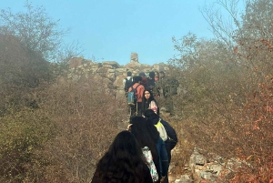 Amer: Caminata Exótica Guiada, Yoga y Visita al Pueblo