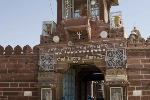 Niezapomniane wielbłądzie safari, jeep safari, posiłek w Osian Villlage