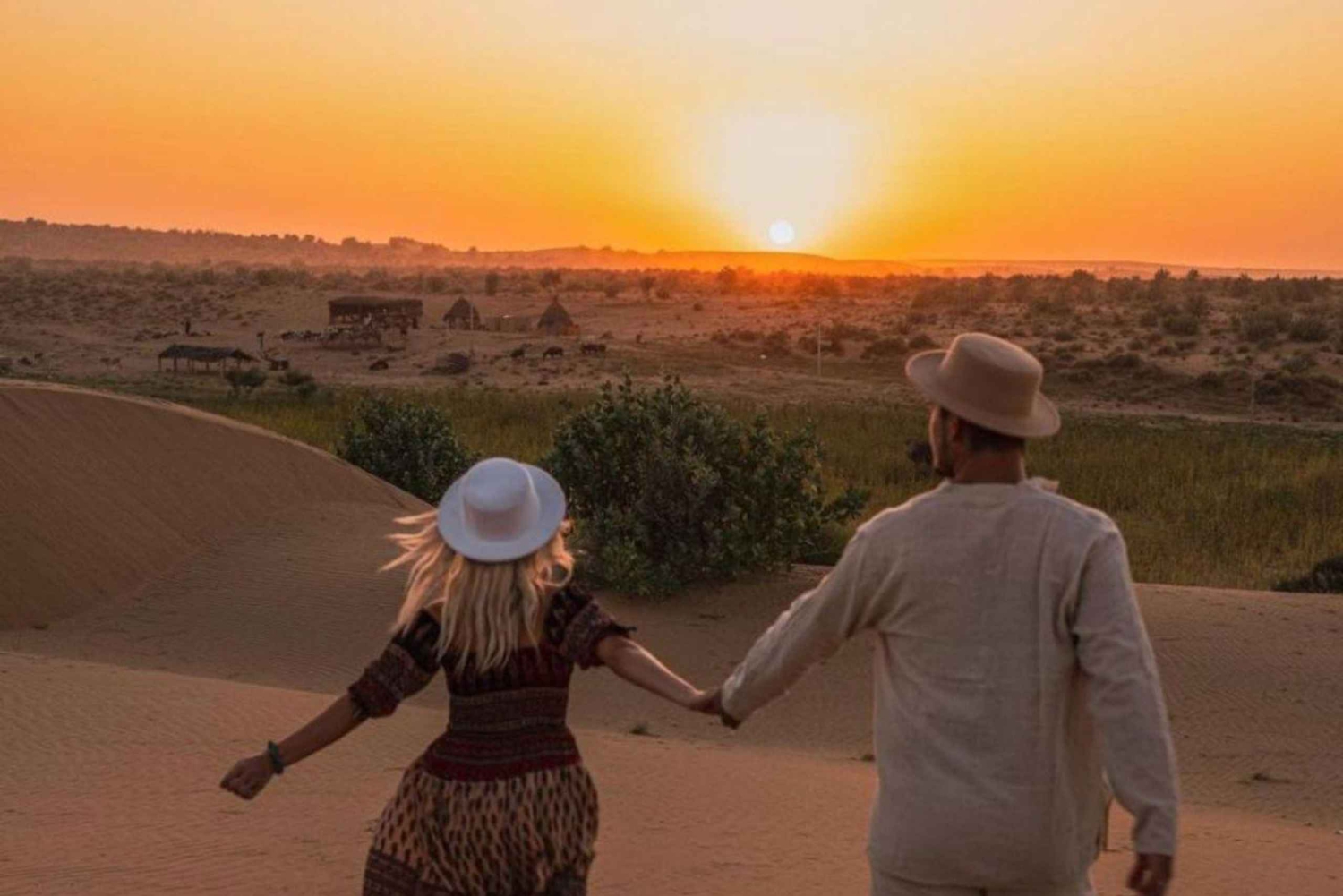 Lycklig halvdags kamelsafari med solnedgång och musikalisk kväll