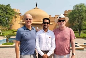 Book Govt. Approved Tour Guide for Jaipur City Tour