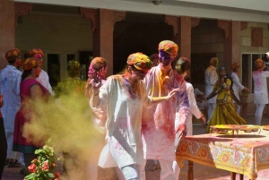 Festeggia l'Holi con la gente del posto a Jaipur