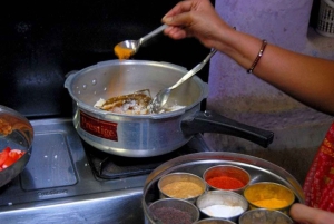 Cooking class tour with the local family of Jaipur.