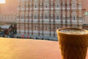 Kulttuurikävely- ja ruokakierros oppaan kanssa Jaipurissa.