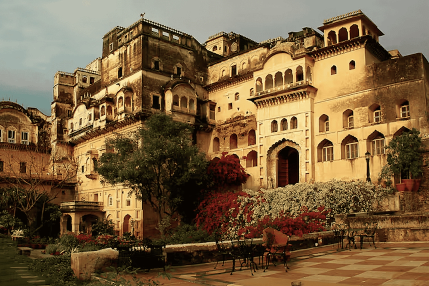 Delhi: Neemrana-fortet fra 1400-tallet – bil, guide, lunsj