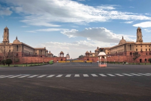 Delhi: 2-Day Delhi & Taj Mahal Tour by Car