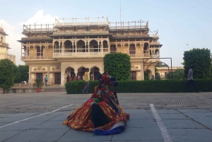 Delhi – ainutlaatuinen Jaipurin päiväretki kuljetuksella