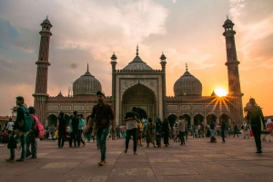 From Delhi: Old & New Delhi Temple & Spiritual Private Tour