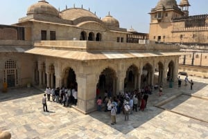 Delhi: Yksityinen 3 päivän Kultaisen kolmion kierros naisoppaan kanssa