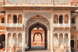 Delhi: Yksityinen 3 päivän Kultaisen kolmion kierros naisoppaan kanssa