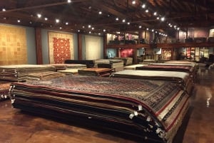 Delhi: Yksityinen puolen päivän ostoskierros oppaan ja kuljetuksilla