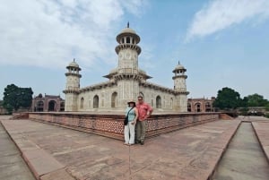Delhi: Taj Mahal and Agra Skip The Line Private Day Tour