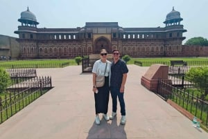 Delhi: Taj Mahal and Agra Skip The Line Private Day Tour