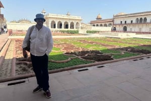 Delhi: Taj Mahal and Agra Skip The Line Private Day Tour