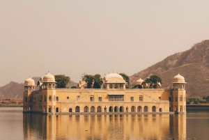 Delhi Jaipuriin / Jaipurista: Jaipur: Yhdensuuntainen kaupunkikuljetus