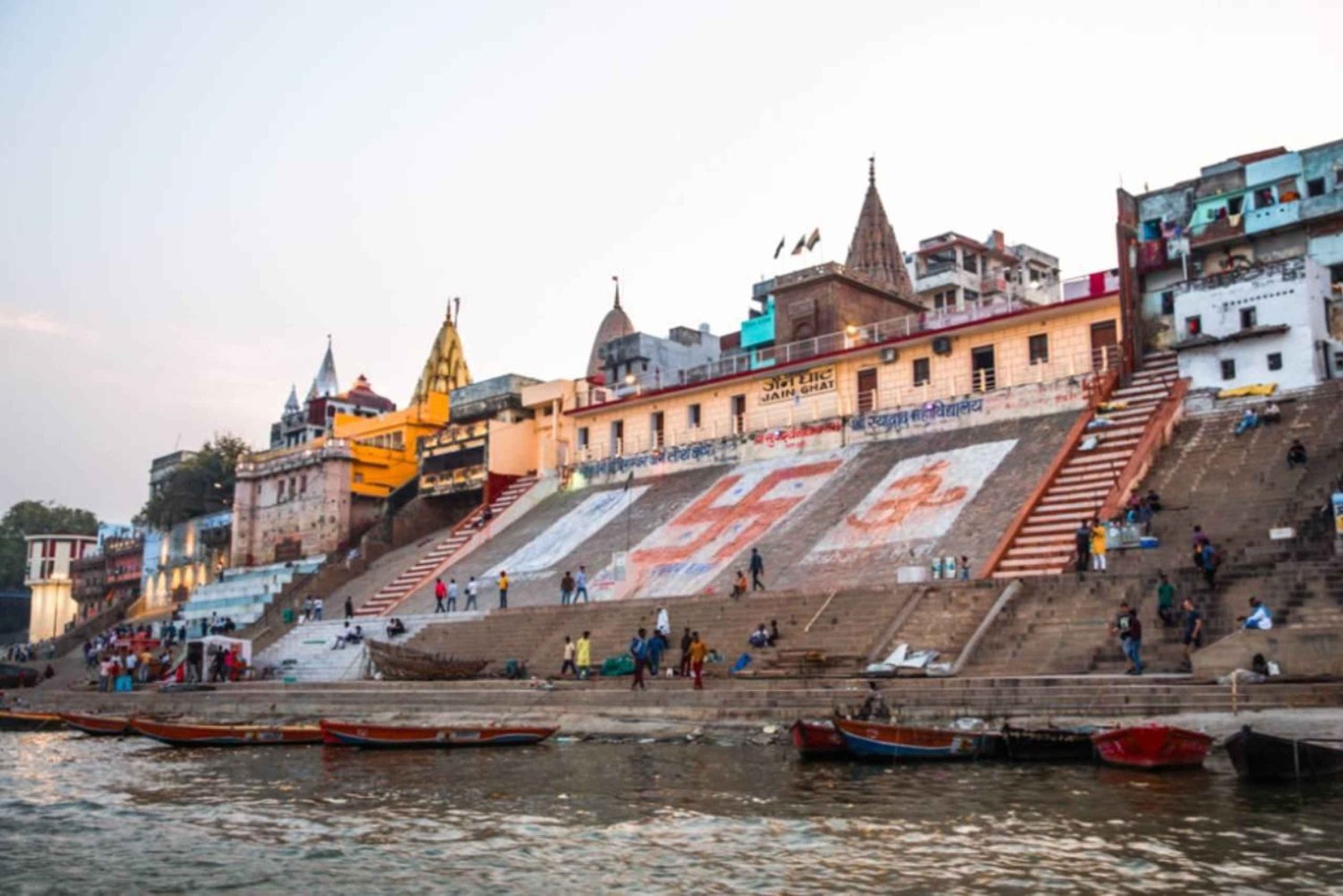 Descubre la Esencia Espiritual: Viaje de Delhi a Benarés