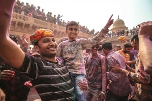 Geniet van het Holi Festival met kleuren, muziek en dans