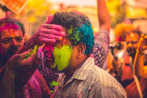 Nyd Holi-festivalen med farver, musik og dans