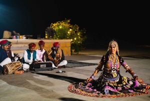 Ekskluzywny wieczór muzyczny w luksusowym obozie na pustyni