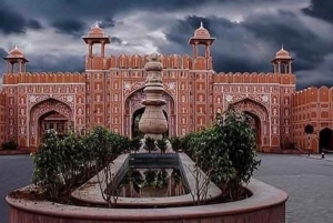 Experience Jaipur with Evening Tour by Car Including Dinner