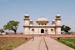 Utforsk 3-dagers tur til Det gylne triangel med hotell fra Delhi