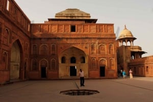 Utforsk 3-dagers tur til Det gylne triangel med hotell fra Delhi