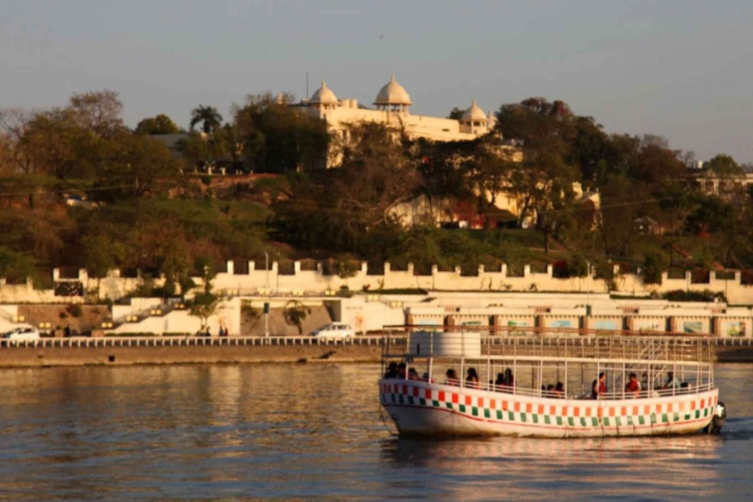 Explore o city tour guiado na cidade de Udaipur com guia e transporte com ar condicionado