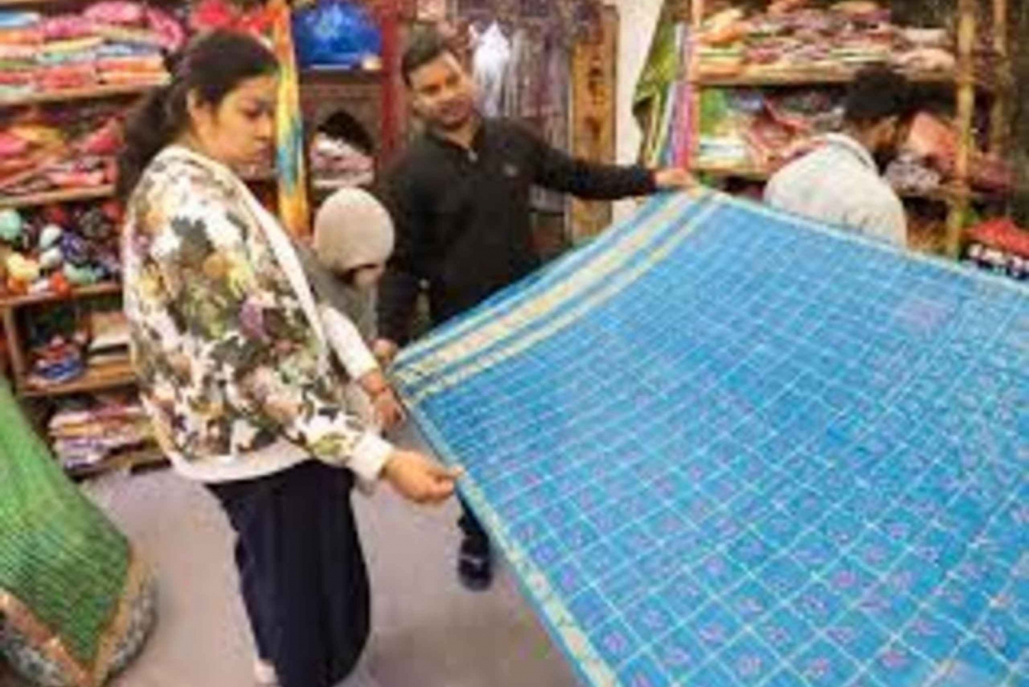 Famous Shopping Tour with Carpet and Textile Workshop
