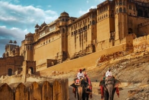 From Delhi: 2-Day Private Tour to Agra and Jaipur