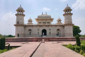 Depuis Delhi : visite du Taj Mahal tout compris avec déjeuner