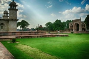 Depuis Delhi : visite du Taj Mahal tout compris avec déjeuner
