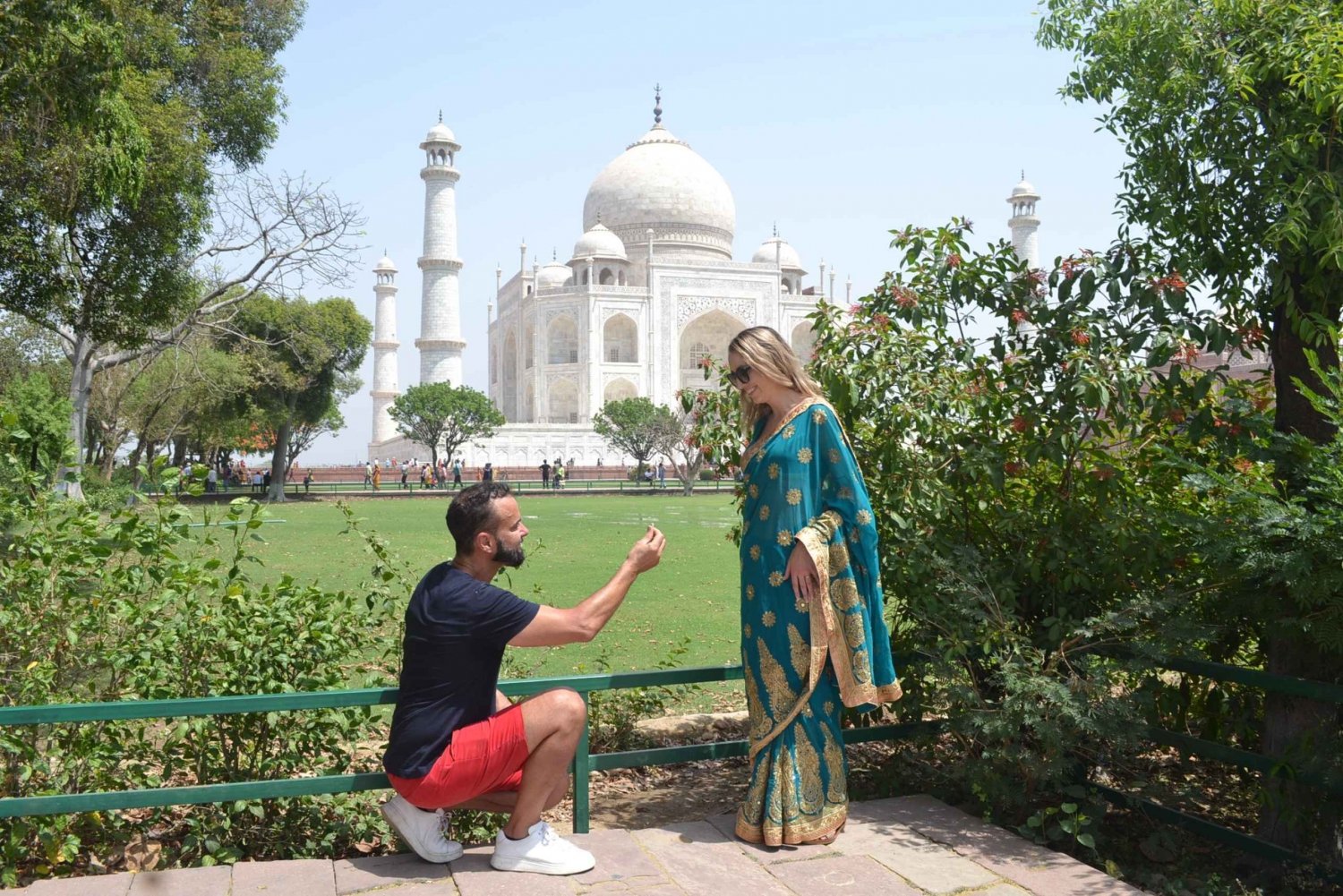 From Delhi: All-Inclusive Taj Mahal Tour by Gatimaan Express