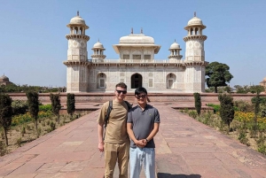 From Delhi: Overnight Agra Tour with Fatehpur Sikri