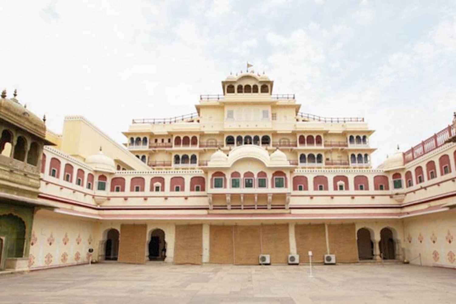 Au départ de Delhi : Voiture privée à Jaipur le même jour avec air conditionné