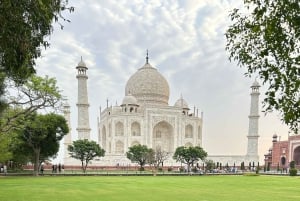 From Delhi: Private Taj Mahal, Agra Fort & Baby Taj Day Trip