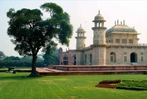 From Delhi: Private Taj Mahal and Agra City Tour by Suv Car