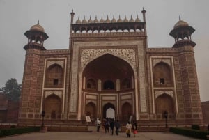 From Delhi: Private Taj Mahal and Agra Tour by Express Train
